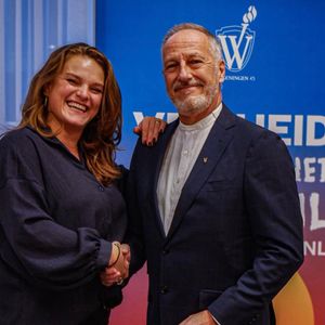 Met veel enthousiasme mogen wij een nieuwe coördinator Vrijheidsdefilé verwelkomen: Jacob Beeksma!
Jacob is na zijn FLO (Functioneel leeftijdsontslag) werkzaam gebleven bij @minvandefensie als stafmedewerker opleidingen en oefeningen. Met zijn achtergrond in Civil Military Cooperation, is hij een ontzettend mooie toevoeging aan ons team voor het Vrijheidsdefilé, dat de jarenlange en toekomstige internationale samenwerkingen op het gebied van vrede en veiligheid prachtig zichtbaar maakt. Jacob maakt zich sterk voor het eren van álle Verschilmakers, van toen en van nu.
#maakhetverschil #vuurverbindt #vrijheidsdefilé #defensie #veteranen