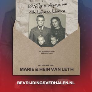 Het verhaal van Marie en Hein van Leth, vereeuwigd door hun zoon Martin J.A. van Leth en aangevuld door dochter Jacky E.M. van Leth. 📖🧡 Tijdens de oorlog werden zij als jong gezin gescheiden door onderduik en gevangenschap. Hein dook onder om te ontkomen aan de Arbeitseinsatz. Marie sloot zich aan bij de verzetsgroep rond de familie Bouten in Beek-Ubbergen en bracht als koerier gestolen bonnen en vervalste papieren naar onderduikers. 🕊️
Op 10 december 1943 werd zij gearresteerd. Na gevangenschap in Arnhem, Kamp Vught en Utrecht werd zij wekenlang verhoord. Ze zweeg over de verblijfplaatsen van onderduikers. Op 5 september 1944 moest zij verschijnen voor het Duitse Obergericht. Die dag ging de geschiedenis in als Dolle Dinsdag. Door de chaos bij de bezetter werd het proces uitgesteld en ontliep zij zeer waarschijnlijk de doodstraf. Uiteindelijk werd zij vrijgelaten. Op 14 september 1944 keerde zij lopend en liftend dan eindelijk terug naar Nijmegen.
Zoals hun zoon Martin schreef: “Pa en Ma horen wat mij betreft bij de categorie van stille helden en heldinnen.” Ook het Bevrijdingsverhaal van jouw familielid vereeuwigen? Deel het via bevrijdingsverhalen.nl of mail naar bevrijdingsverhalen@wageningen45.nl. We komen graag langs om het verhaal vast te leggen. Zo geven we de betekenis van vrijheid door aan volgende generaties. #MaakHetVerschil
