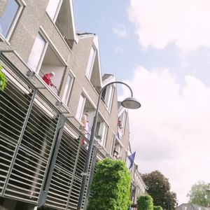 Het is 5 november en dat betekent dat we nog maar een half jaar verwijderd zijn van 5 mei 2026!
Een mooi moment om nog eens terug te blikken op de beelden van de afgelopen editie. Want 80 jaar vrijheid hebben we geheel in stijl herdacht, gekoesterd en gevierd. Met die waardigheid gaan we 81 jaar vrijheid tegemoet! Tel in de komende maanden met ons af, blijf op de hoogte via onze kanalen… Bekijk de video hier of op https://youtu.be/WiZ36Yyvecw
#MaakHetVerschil #VuurVerbindt